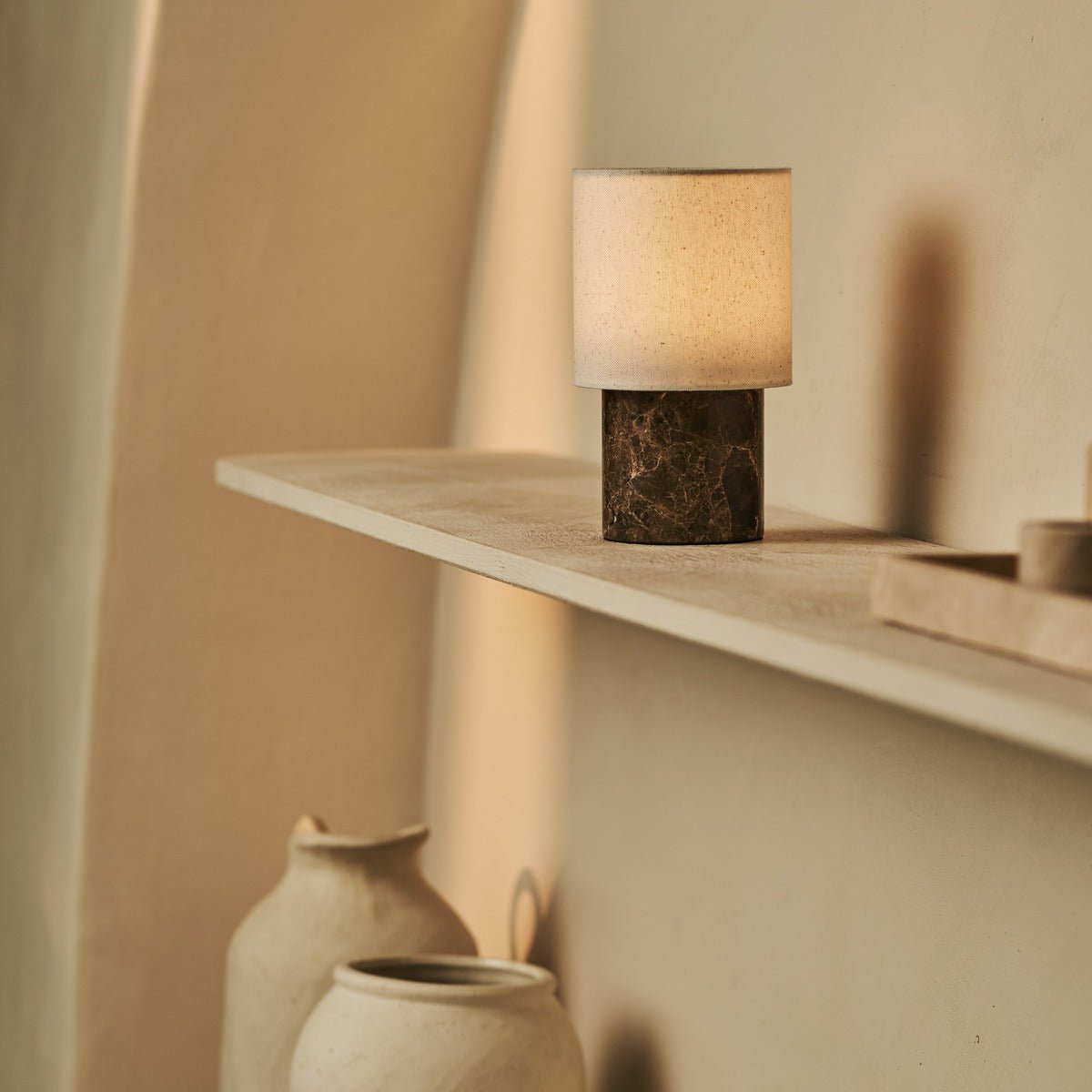 Dou Brown / Emperador Donker - Marble oplaadbare tafellamp - Draadloos, 3 lichte modi en met linnen verwisselbare lampenkap Tavellio - Amsterdam