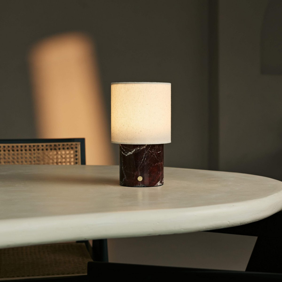 Dou Red / Rosso Levanto - Marmeren oplaadbare tafellamp - Draadloos, 3 lichte modi en met linnen verwisselbare lampenkap Tavellio - Amsterdam
