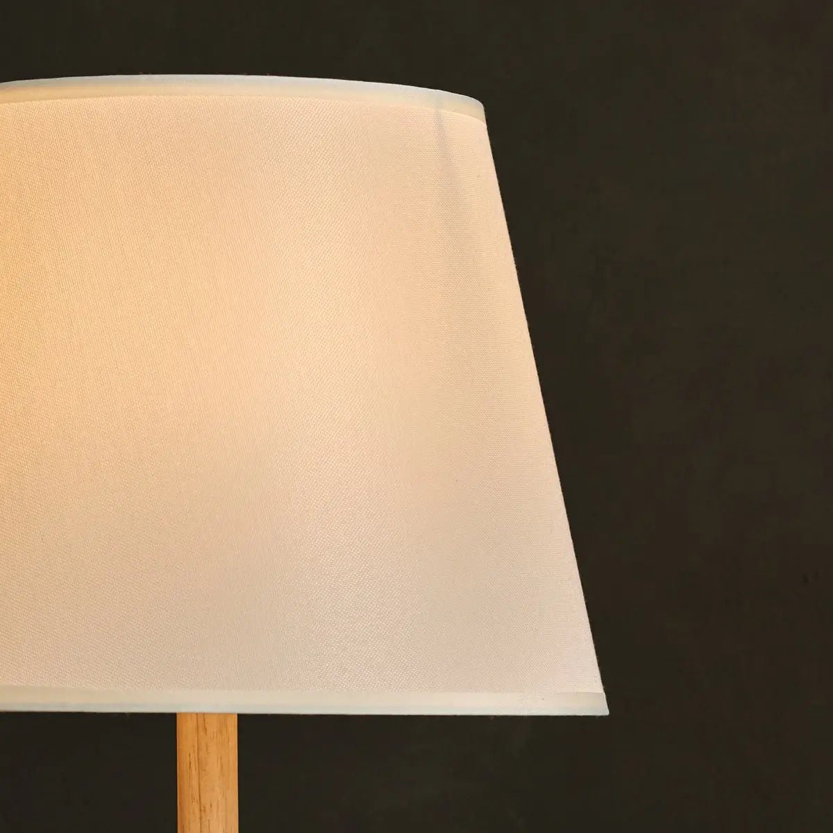 Emily lichtbruine houten lamp met kabel - handgemaakt duurzaam ontwerp voor thuis Tavellio - Amsterdam