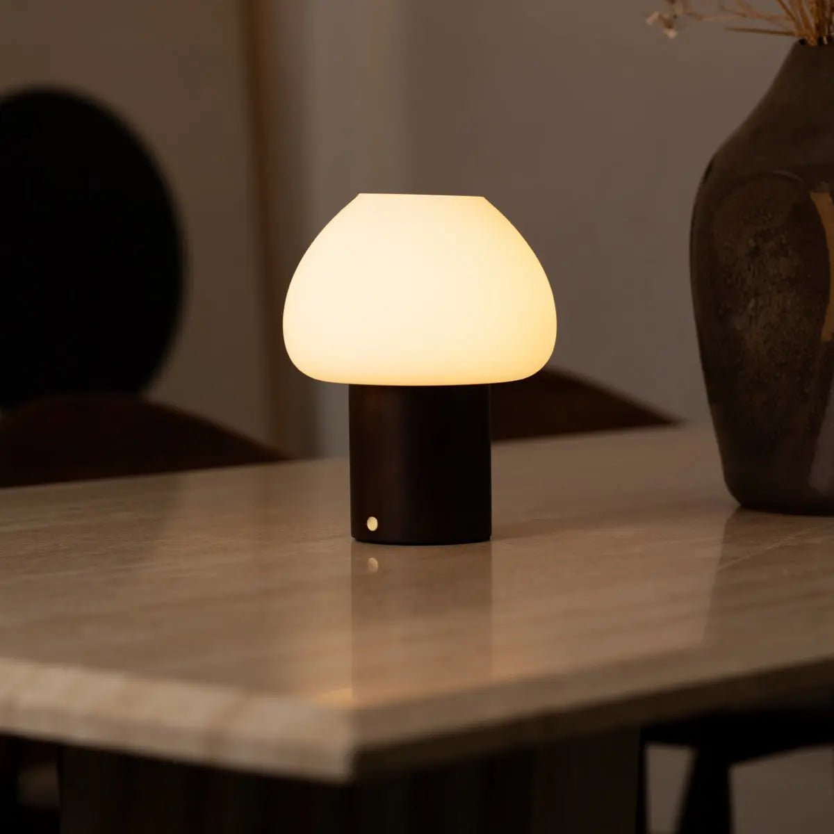 Fynn Donkerbruine Houten Lamp – Oplaadbaar & Dimbaar Licht Tavellio - Amsterdam