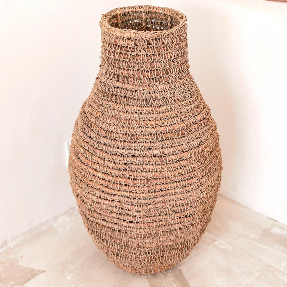 Geweven Boho Vaas SAKRA gemaakt van bananenvezels en raffia Soeji