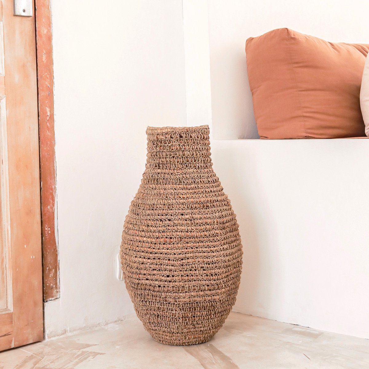 Geweven Boho Vaas SAKRA gemaakt van bananenvezels en raffia Soeji