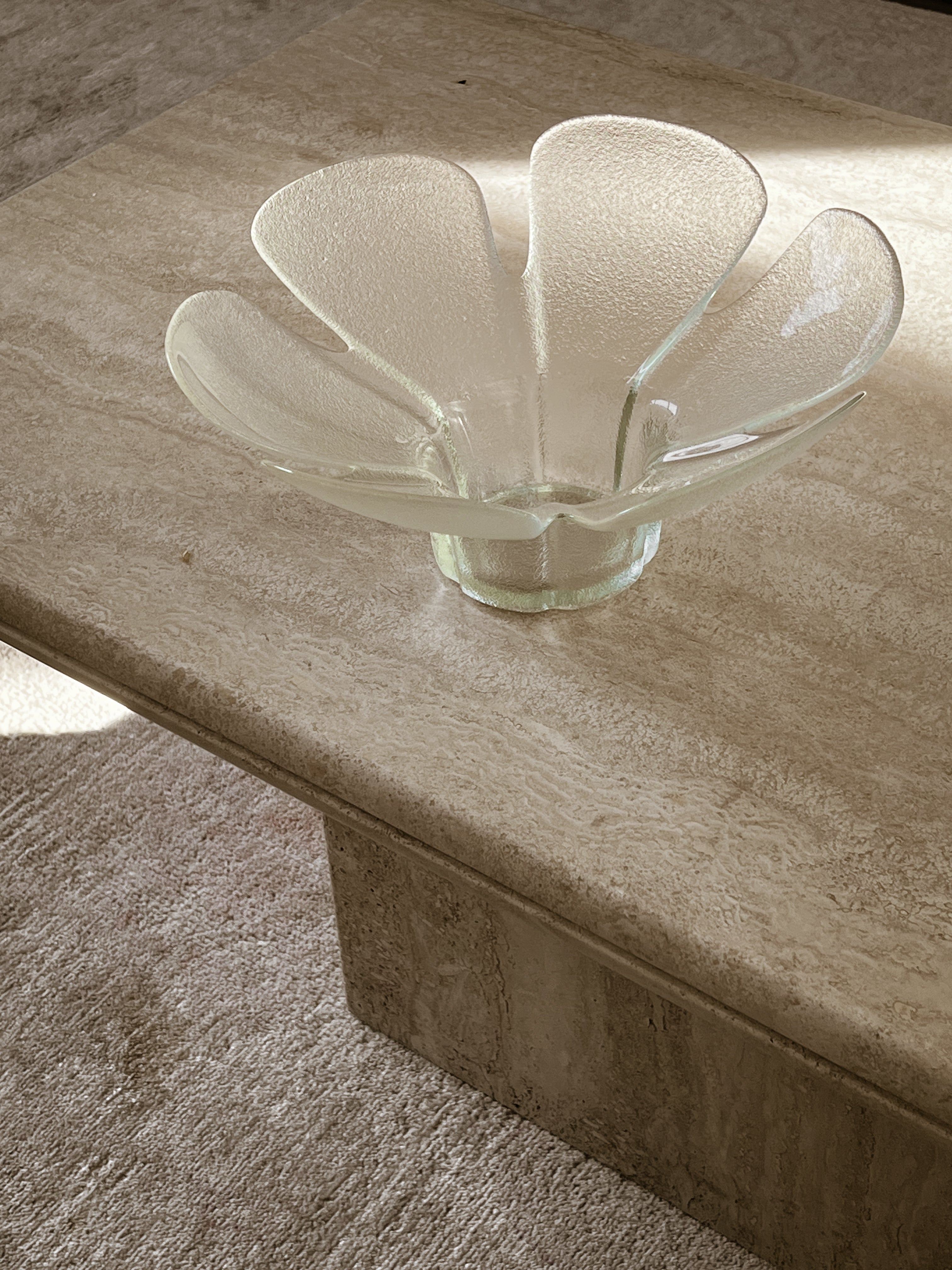 glazen schaal – sculpturaal design met zes bloembladen – vintage Noii HOME