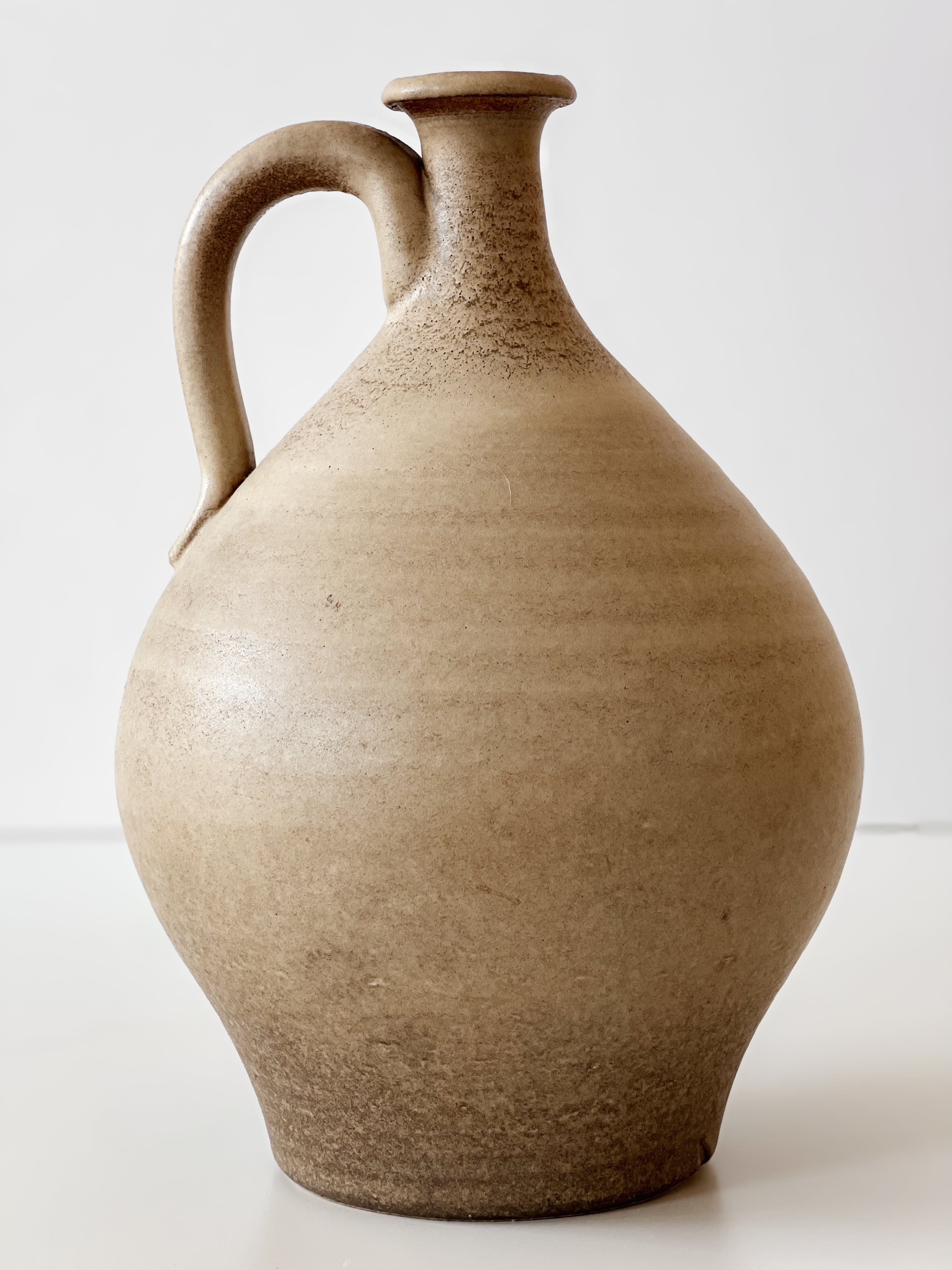 grès kruik naturel – handgemaakt en gesigneerd – keramiek vaas 22,5 cm - pre-loved Noii HOME