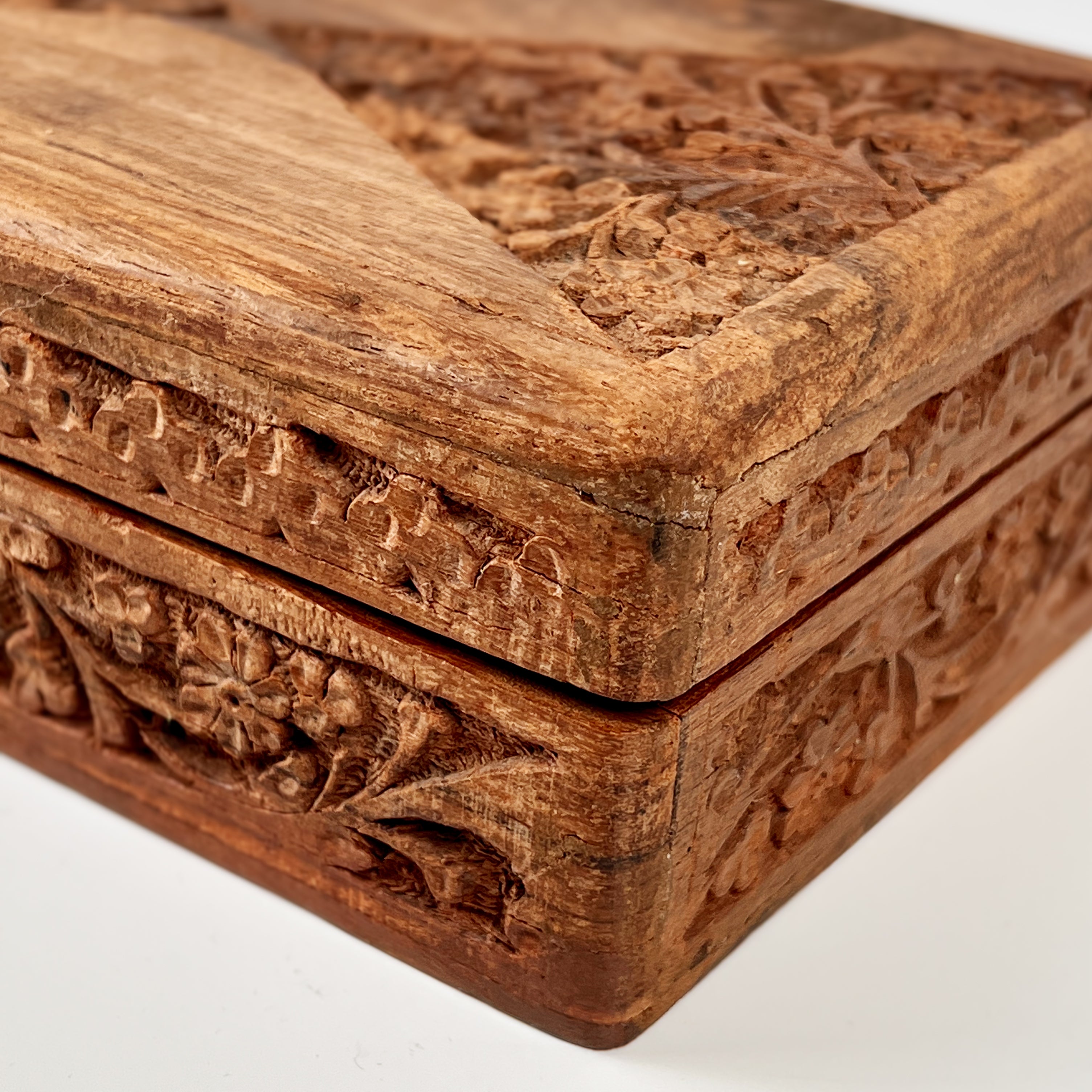 handgesneden houten bewaardoos – vintage - pre-loved Noii HOME