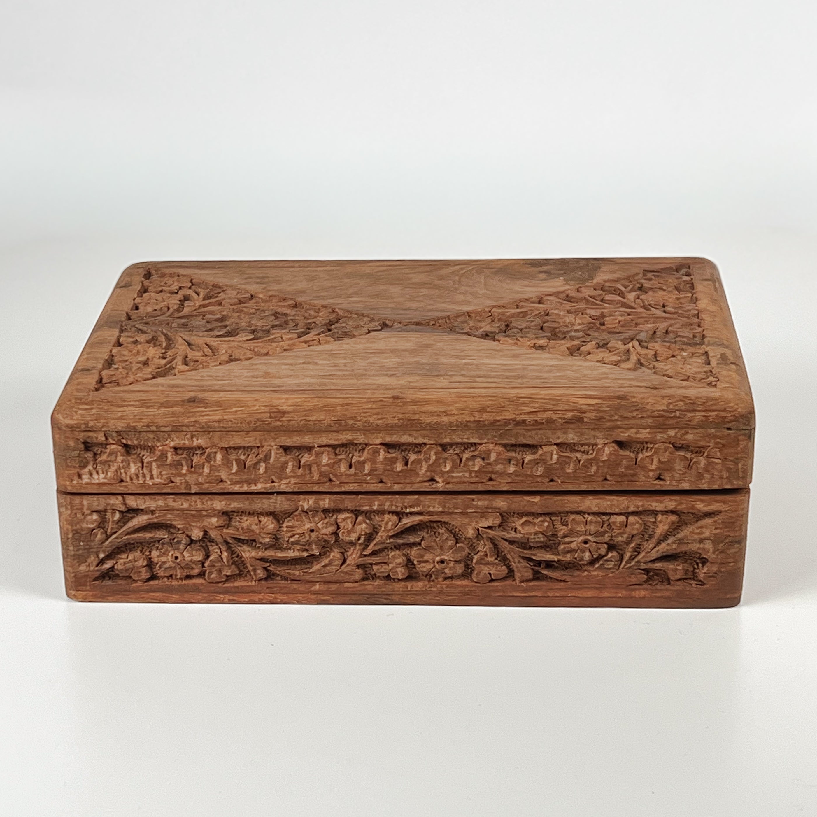 handgesneden houten bewaardoos – vintage - pre-loved Noii HOME