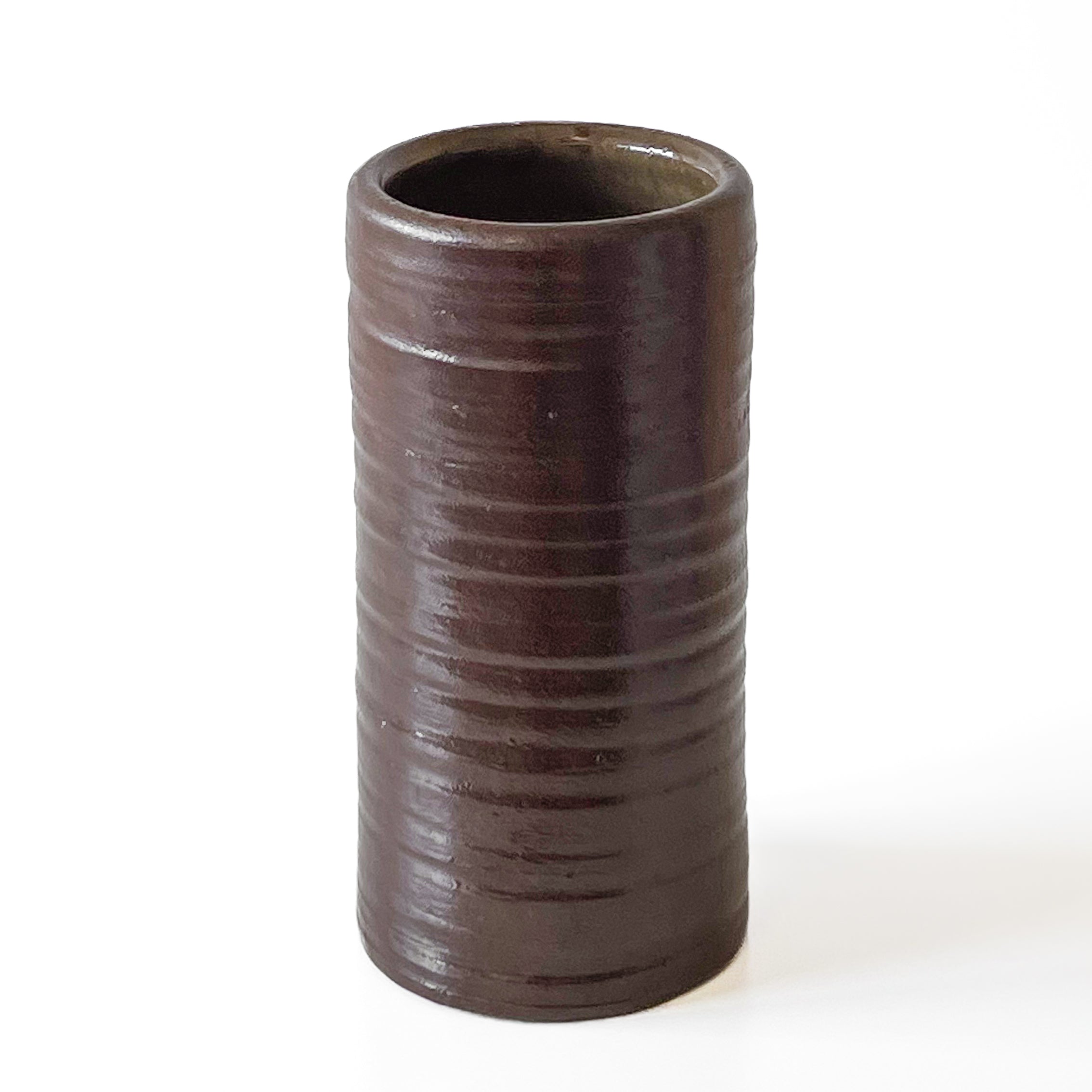 hoge keramische vaas met ribbelstructuur – bruin glazuur – 29,5 cm – pre-loved Noii HOME