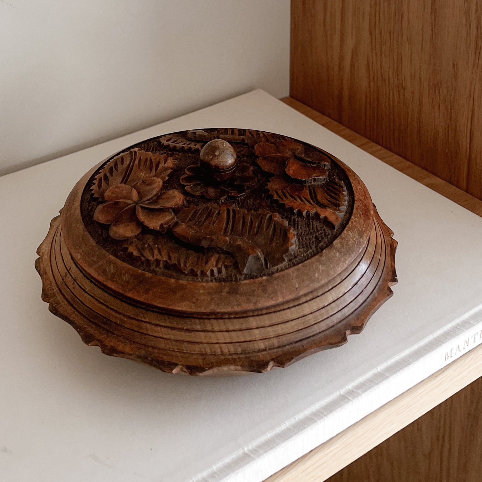 houten opbergdoosje met deksel – handgesneden – pre-loved Noii HOME