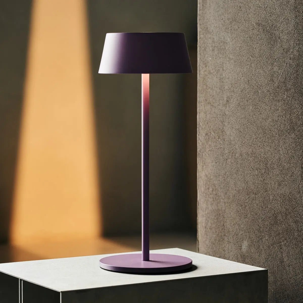 Hugo Violet Lila Oplaadbare Tafellamp | Stijlvolle, dimbare lamp en draadloos Tavellio - Amsterdam