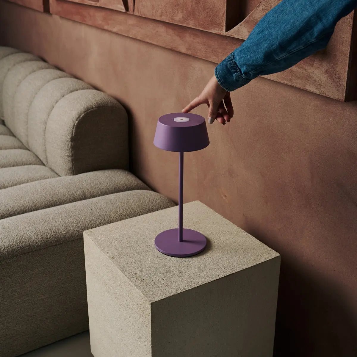 Hugo Violet Lila Oplaadbare Tafellamp | Stijlvolle, dimbare lamp en draadloos Tavellio - Amsterdam