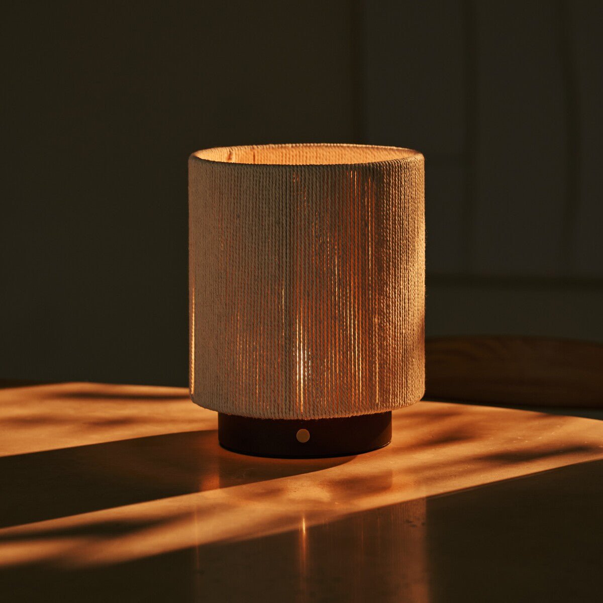 Ivo Donkerbruine Houten Oplaadbare Lamp | Modern, veelzijdig en 3 lichtmodi Tavellio - Amsterdam