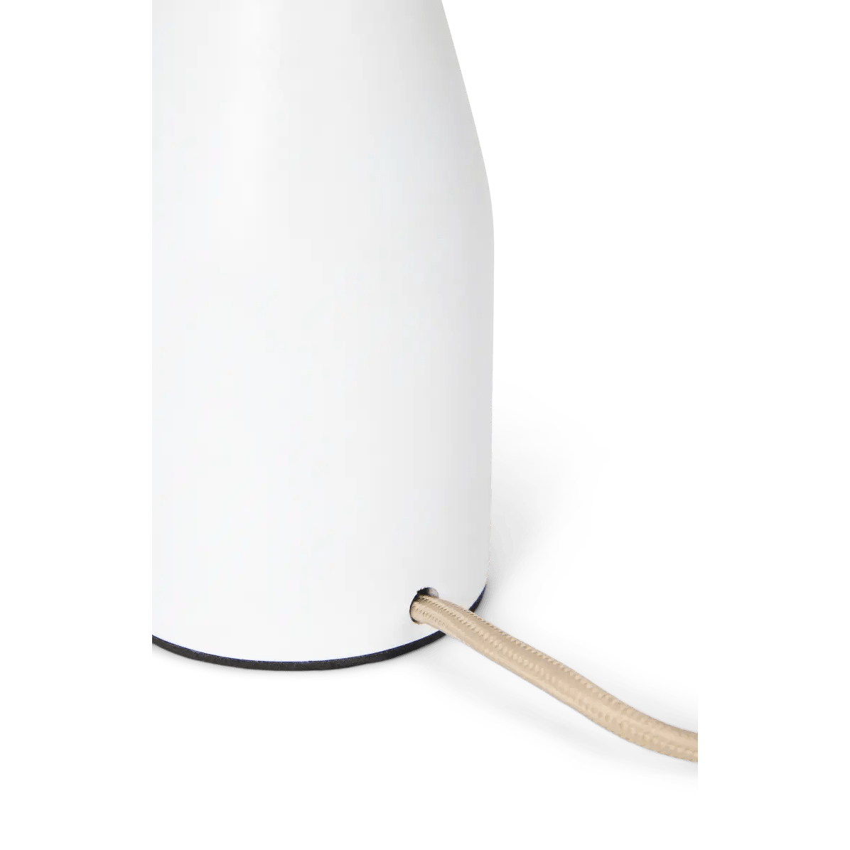 Jape Wit metalen tafellamp | Tijdloos ontwerp en elegante stijl Tavellio - Amsterdam