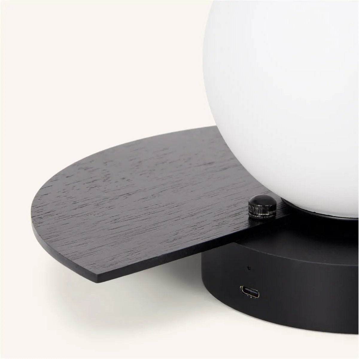 Kane zwarte draadloze wandlamp – oplaadbare hout- en glaslamp Tavellio - Amsterdam