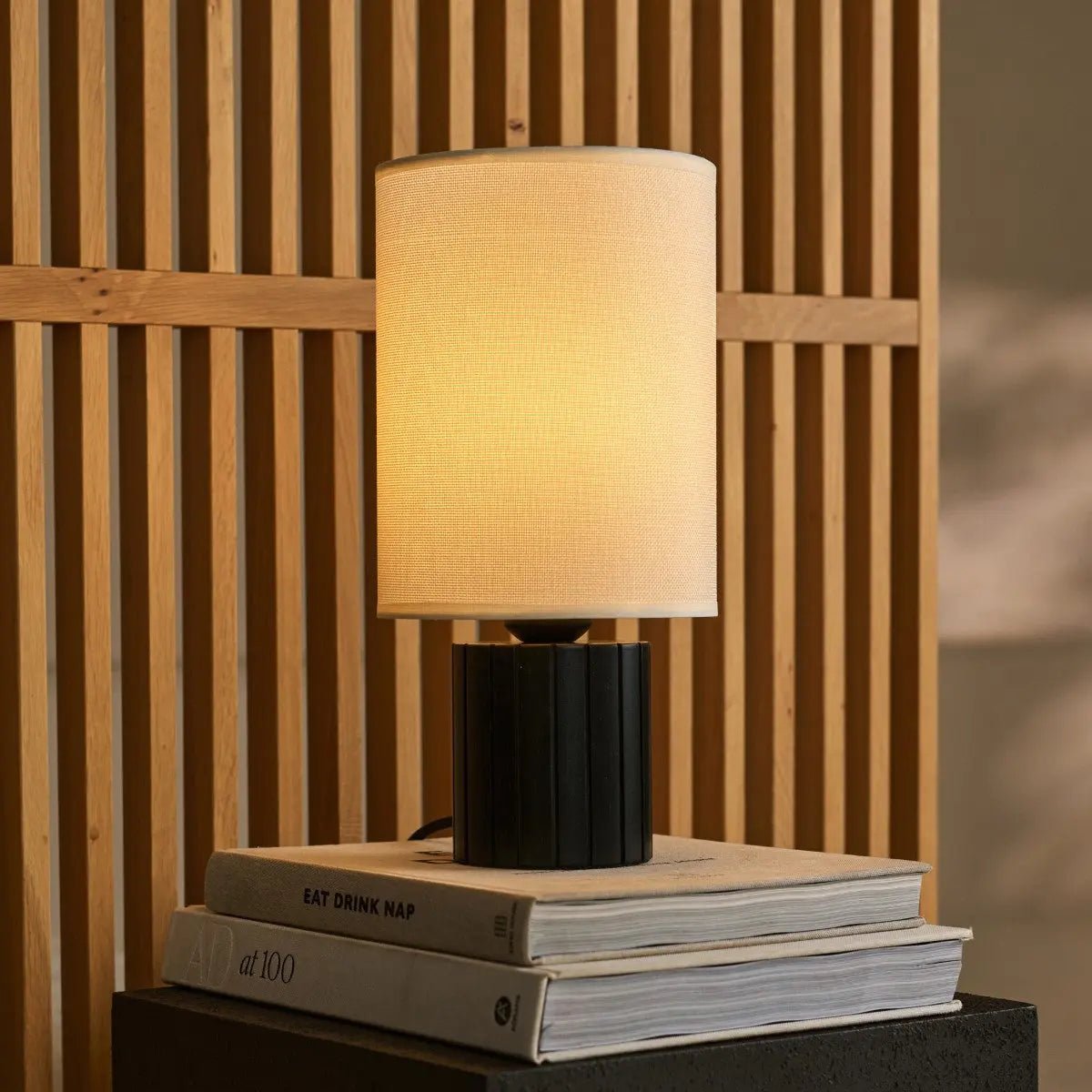 Kiko Zwarte Tafellamp – Gezellige Zwart & Beige Bureaulamp met E27 Fitting Tavellio - Amsterdam