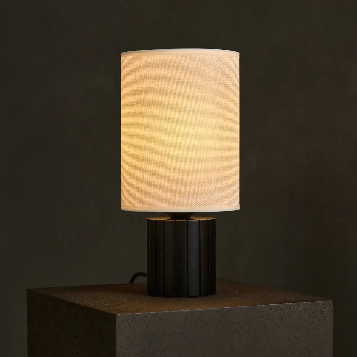 Kiko Zwarte Tafellamp – Gezellige Zwart & Beige Bureaulamp met E27 Fitting Tavellio - Amsterdam