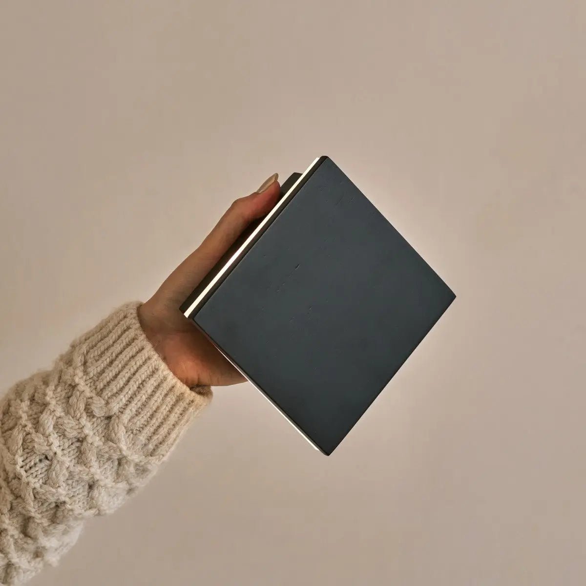 Lane Black draadloze wandlamp – Oplaadbare en dimbare lamp van natuurlijk hout Tavellio - Amsterdam