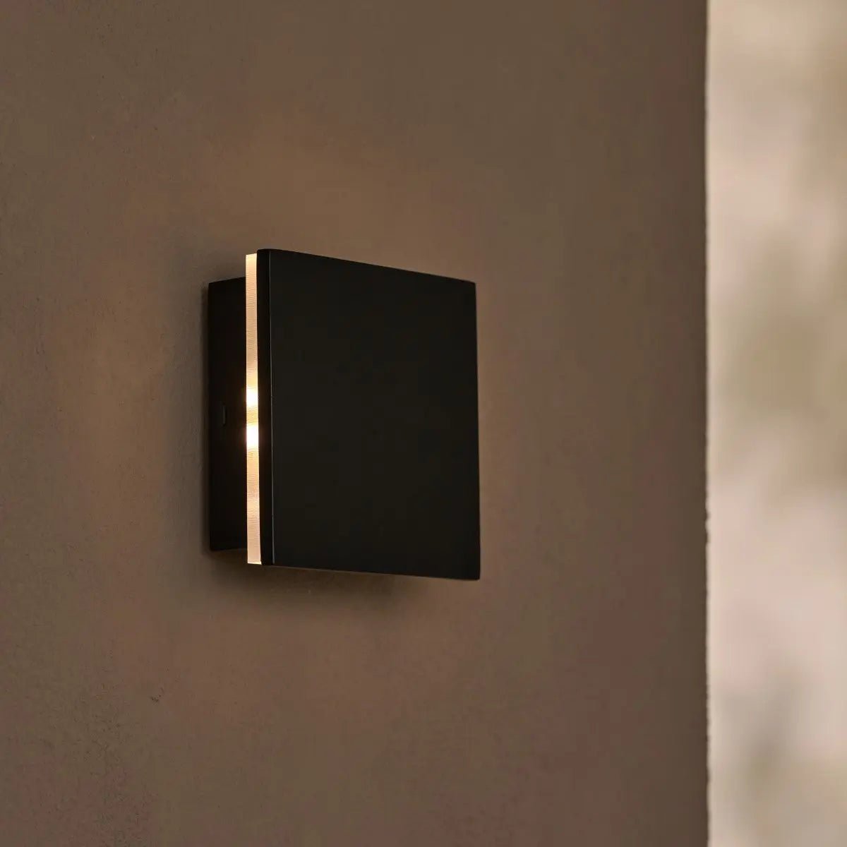 Lane Black draadloze wandlamp – Oplaadbare en dimbare lamp van natuurlijk hout Tavellio - Amsterdam