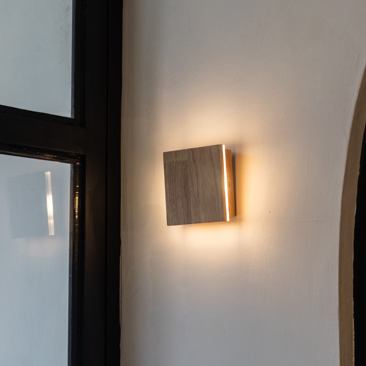 Lane lichtbruine draadloze wandlamp - oplaadbaar, dimbaar, natuurlijk houtlamp Tavellio - Amsterdam