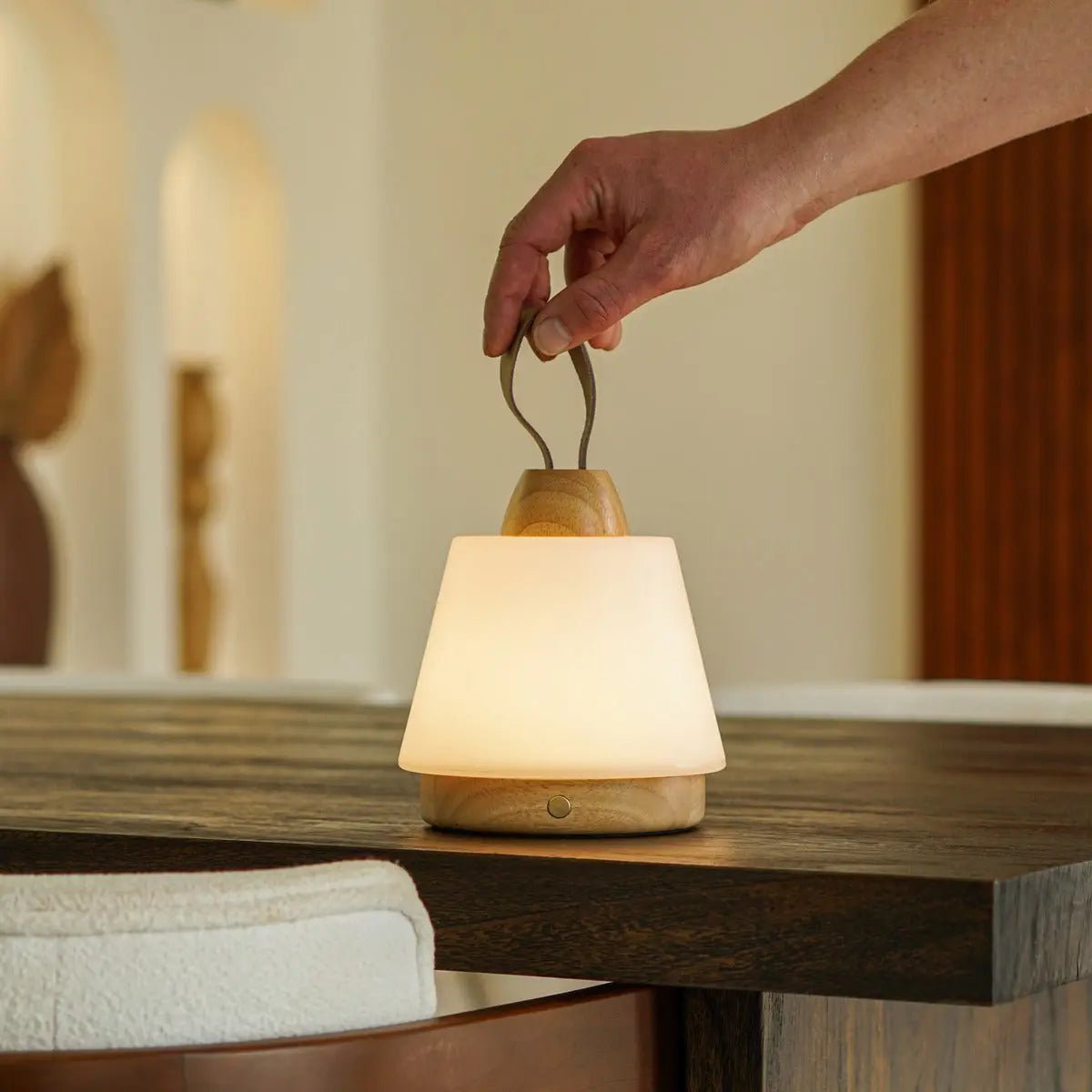 Liv lichtbruine oplaadbare lamp – lederen band, dimbaar, draadloos Tavellio - Amsterdam
