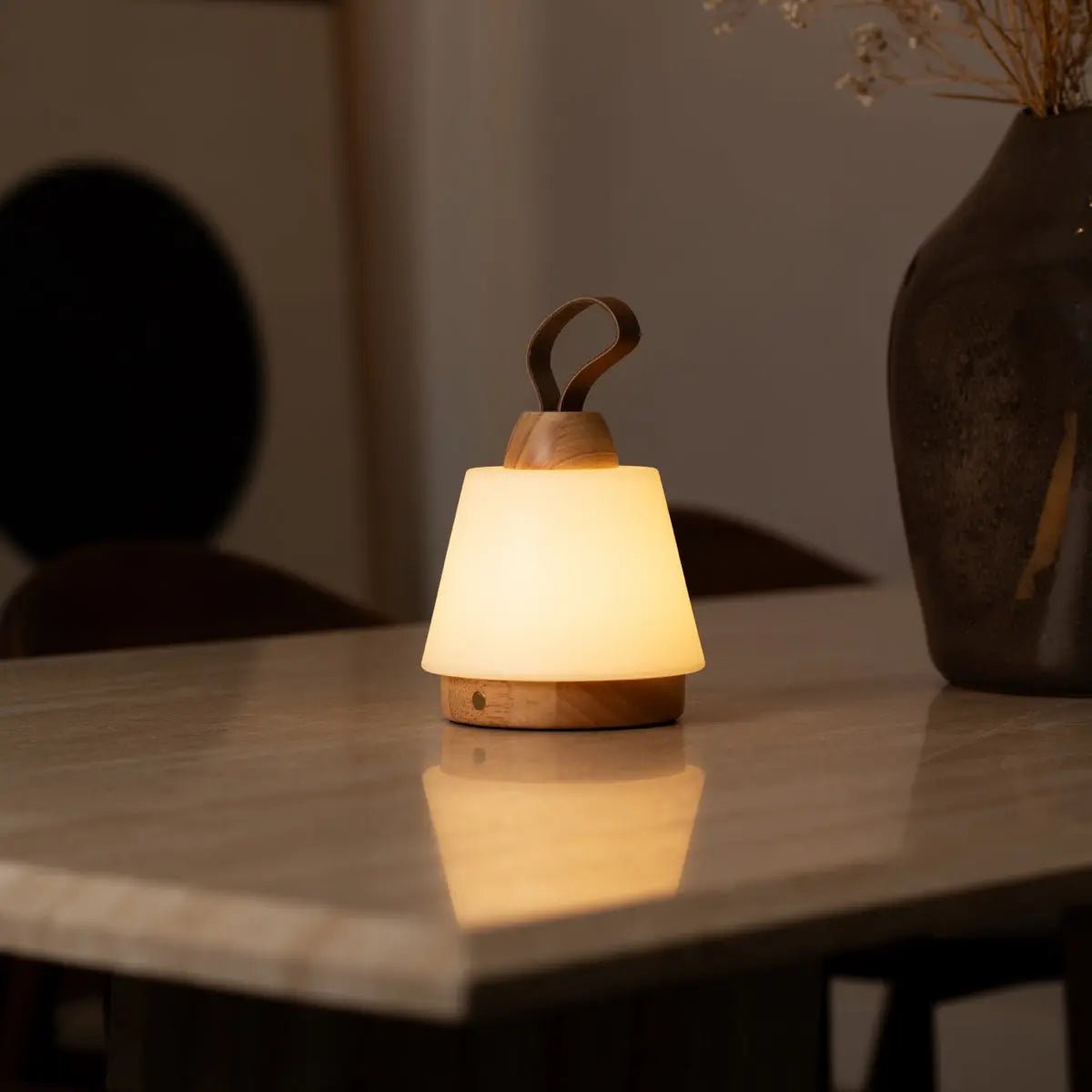 Liv lichtbruine oplaadbare lamp – lederen band, dimbaar, draadloos Tavellio - Amsterdam