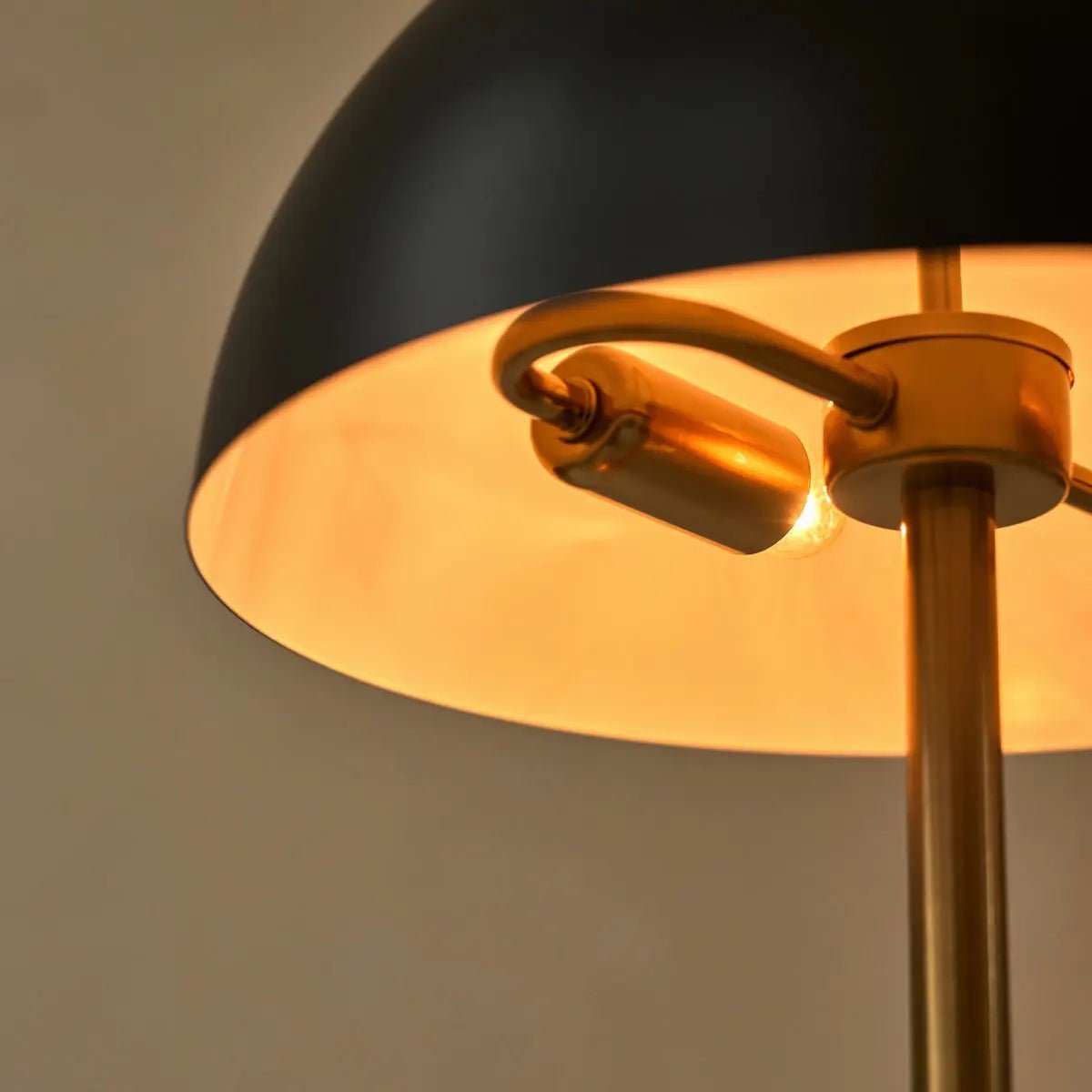 lola goud - zwart tafellamp – tavellio amsterdam Tavellio - Amsterdam