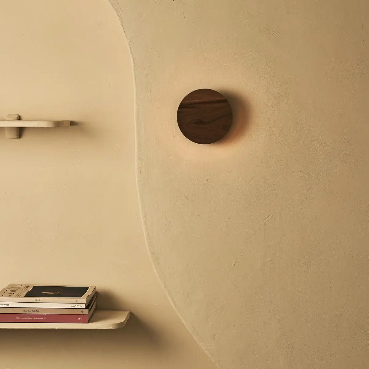 Lou Walnoot Snoerloze Wandlamp | Oplaadbaar en dimbaar met aanraakbediening Tavellio - Amsterdam