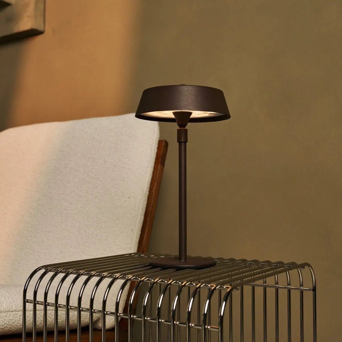 Luca Mocha Brown - USB -oplaadbare lamp L Minimalistisch, speels en dimpelbaar Tavellio - Amsterdam