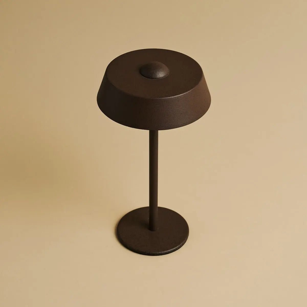 Luca Mocha Brown - USB -oplaadbare lamp L Minimalistisch, speels en dimpelbaar Tavellio - Amsterdam
