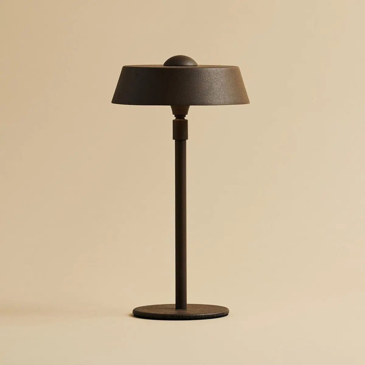 Luca Mocha Brown - USB -oplaadbare lamp L Minimalistisch, speels en dimpelbaar Tavellio - Amsterdam