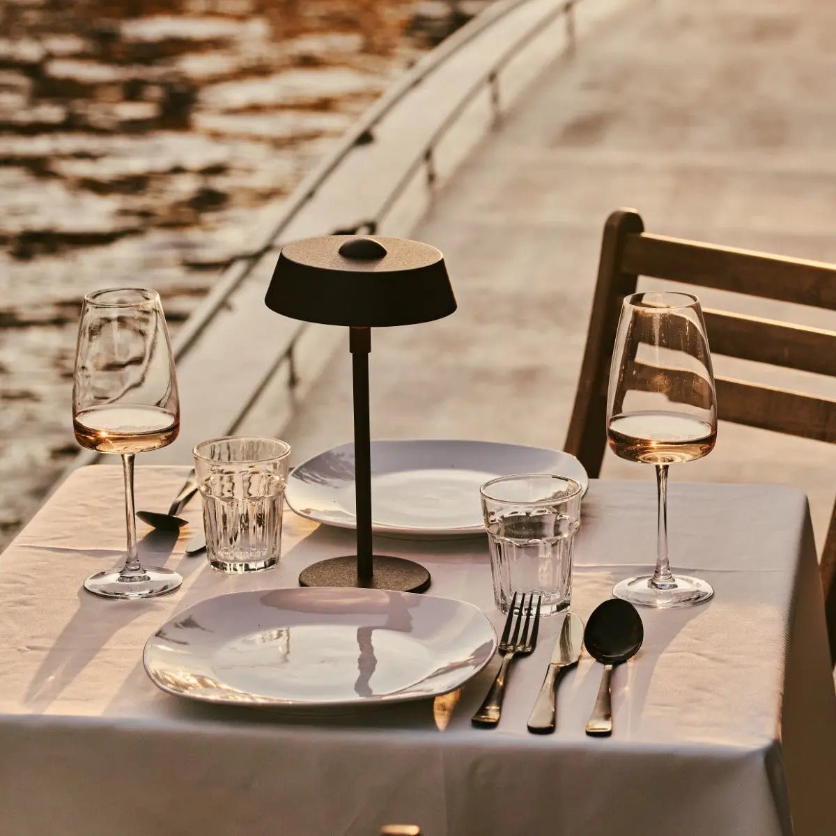 Luca Mocha Brown - USB -oplaadbare lamp L Minimalistisch, speels en dimpelbaar Tavellio - Amsterdam