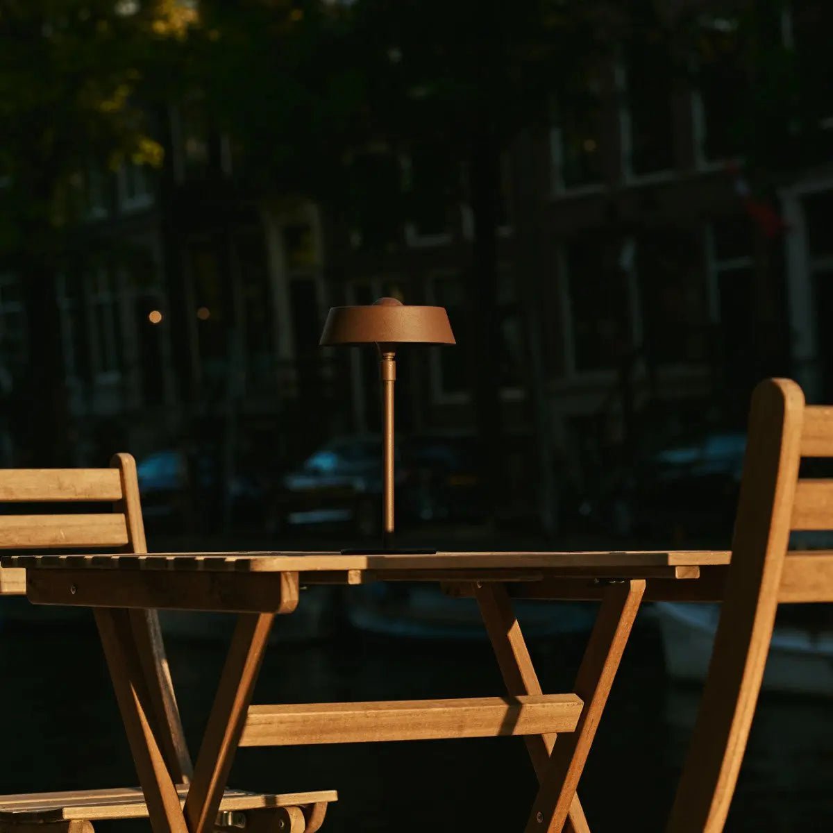 Luca Mocha Brown - USB -oplaadbare lamp L Minimalistisch, speels en dimpelbaar Tavellio - Amsterdam