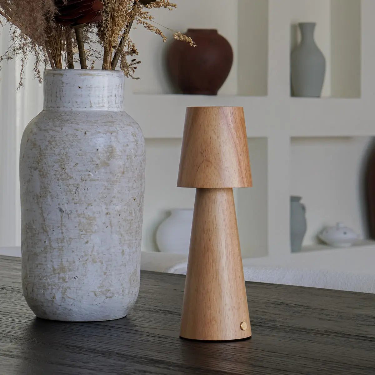 Lucas oplaadbare tafellamp – draadloos, dimbaar en opladen via USB-C Tavellio - Amsterdam