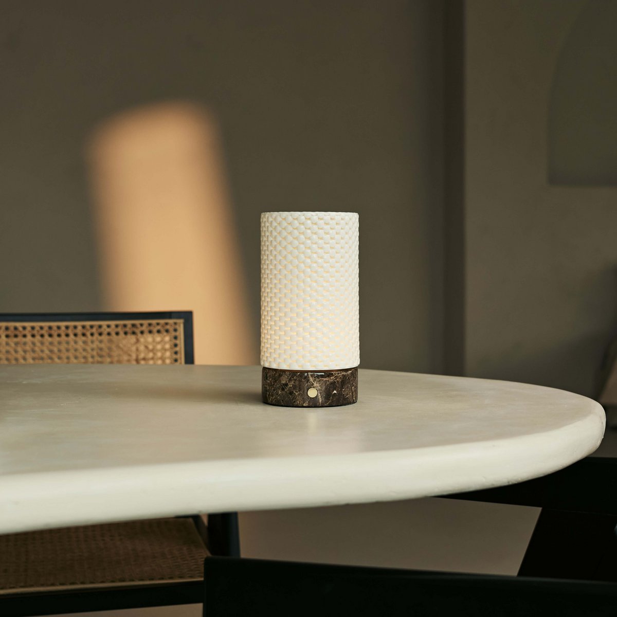Luna marmeren oplaadbare tafellamp in 3D-geprinte porselein-draadloos, dimbaar en tot 100 uur licht Tavellio - Amsterdam