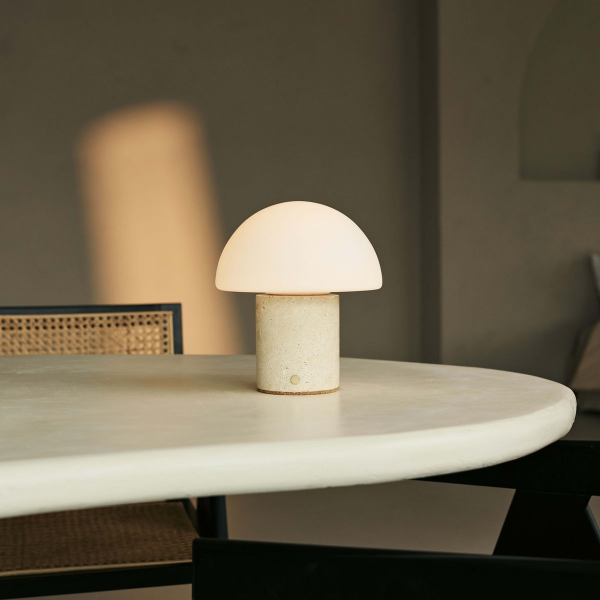 Maris Beige / Travertino Classico - Classic Travertine Oplaadbare tafellamp met 3 lichte kleuren en dimfunctie Tavellio - Amsterdam