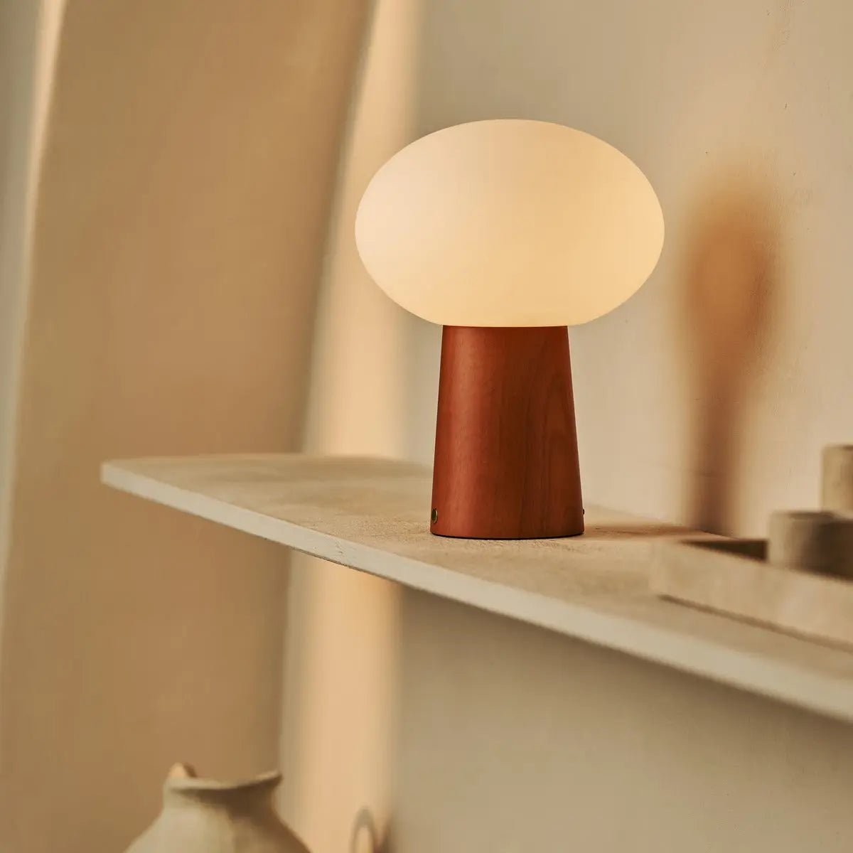 Max kastanje houten draadloze en oplaadbare lamp-milieuvriendelijk ontwerp Tavellio - Amsterdam