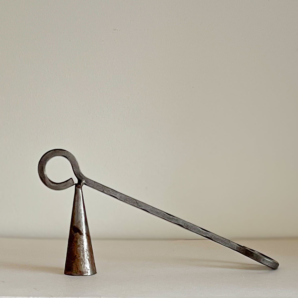 Metalen kaarsendover met ringvormige greep – pre-loved Noii HOME