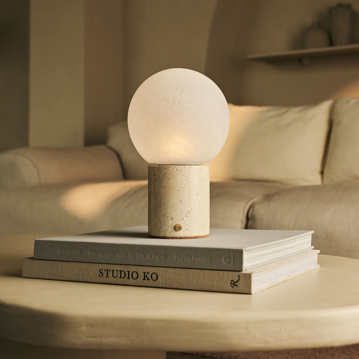 Metsu Beige / Travertino Classico - Classic Travertine Oplaadbare tafellamp met 3 lichte kleuren en dimfunctie Tavellio - Amsterdam