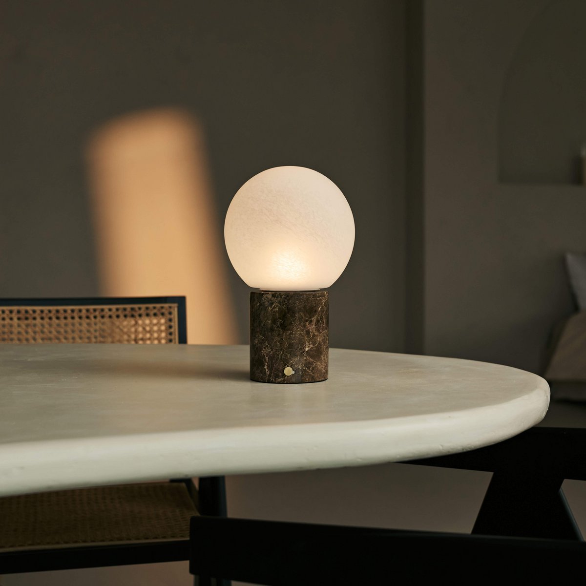 Metsu Brown / Emperador Dark - Classic Marmeren oplaadbare tafellamp met 3 lichte kleuren en dimfunctie Tavellio - Amsterdam