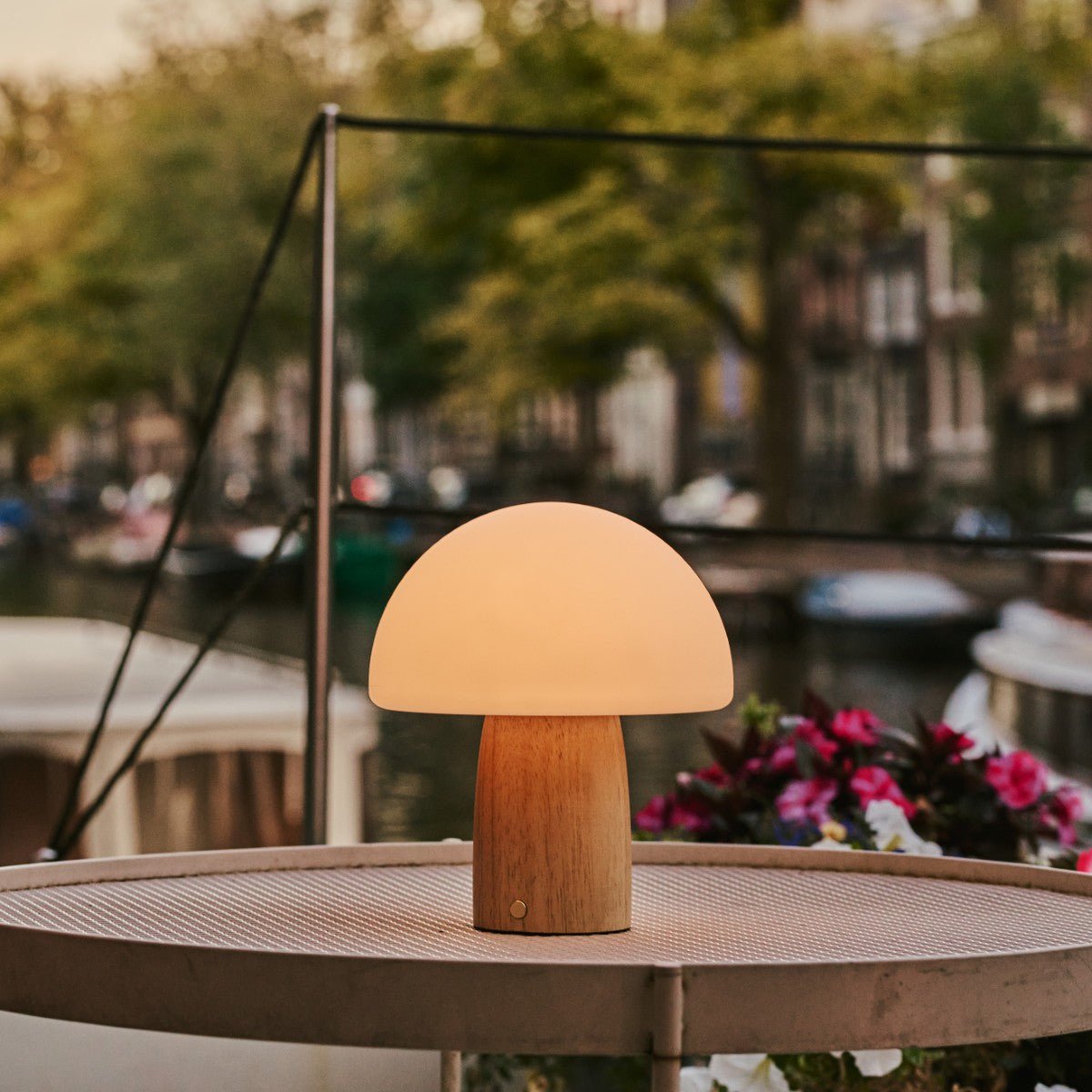 Mia lichtbruin stijlvolle houten tafellamp met dimmer - hout, functioneel en subtiel Tavellio - Amsterdam