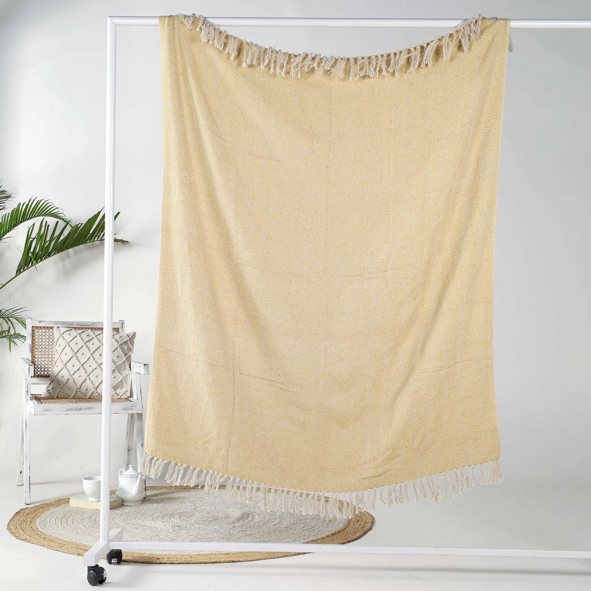 Mustard Yellow Plaid / Sofa Throw – Cozy Design with Fringes – 125×150 cm – Urbane Hide Urbane Hide