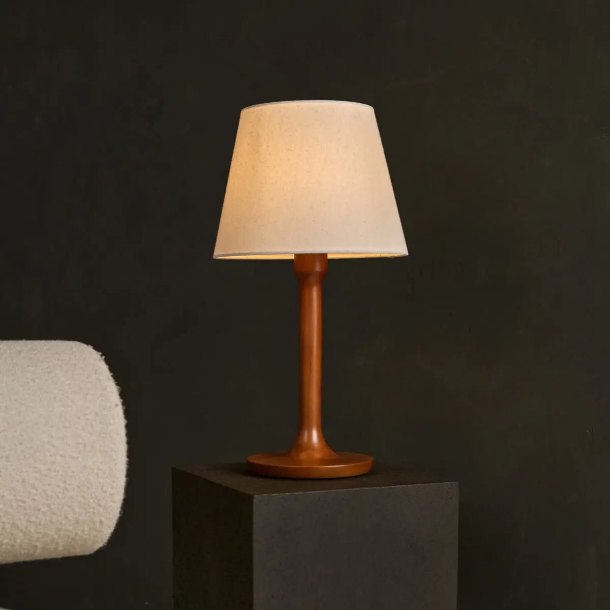 Nova Kastanjebruine Lamp met Houten Voet | Stijlvolle woonkamer- en slaapkamerverlichting Tavellio - Amsterdam