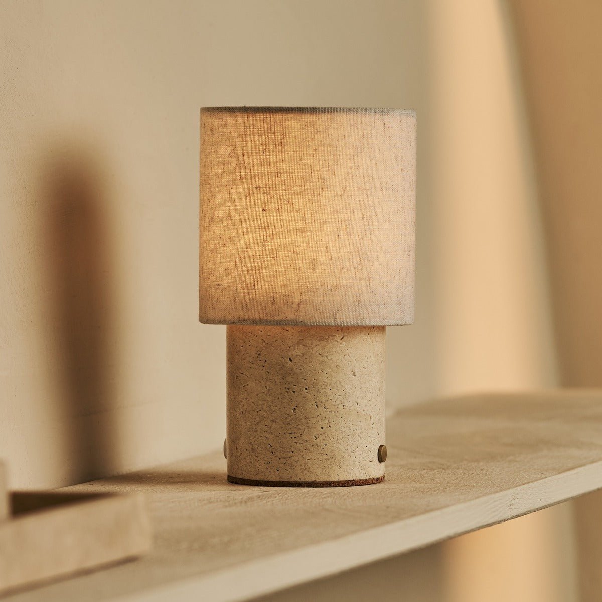 Onoda Beige / Travertino Classico - Travertine oplaadbare tafellamp - met linnen verwisselbare lampenkap en oplaadbaar ontwerp Tavellio - Amsterdam