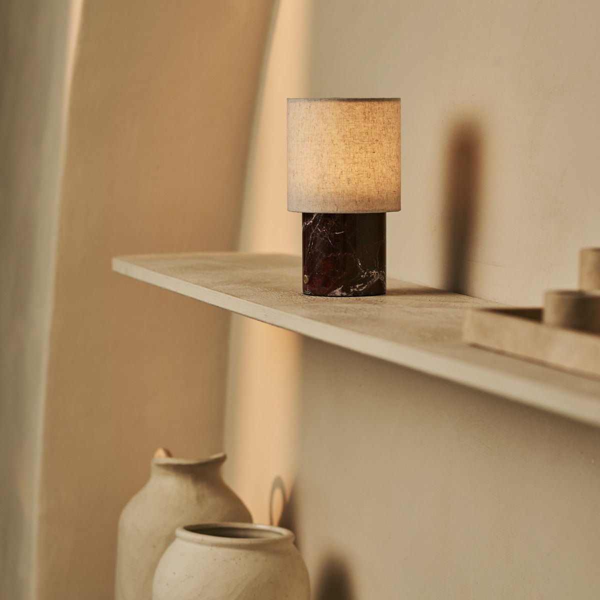 Onoda rood / rosso levanto - marmeren oplaadbare tafellamp - met linnen verwisselbare lampenkap en oplaadbaar ontwerp Tavellio - Amsterdam