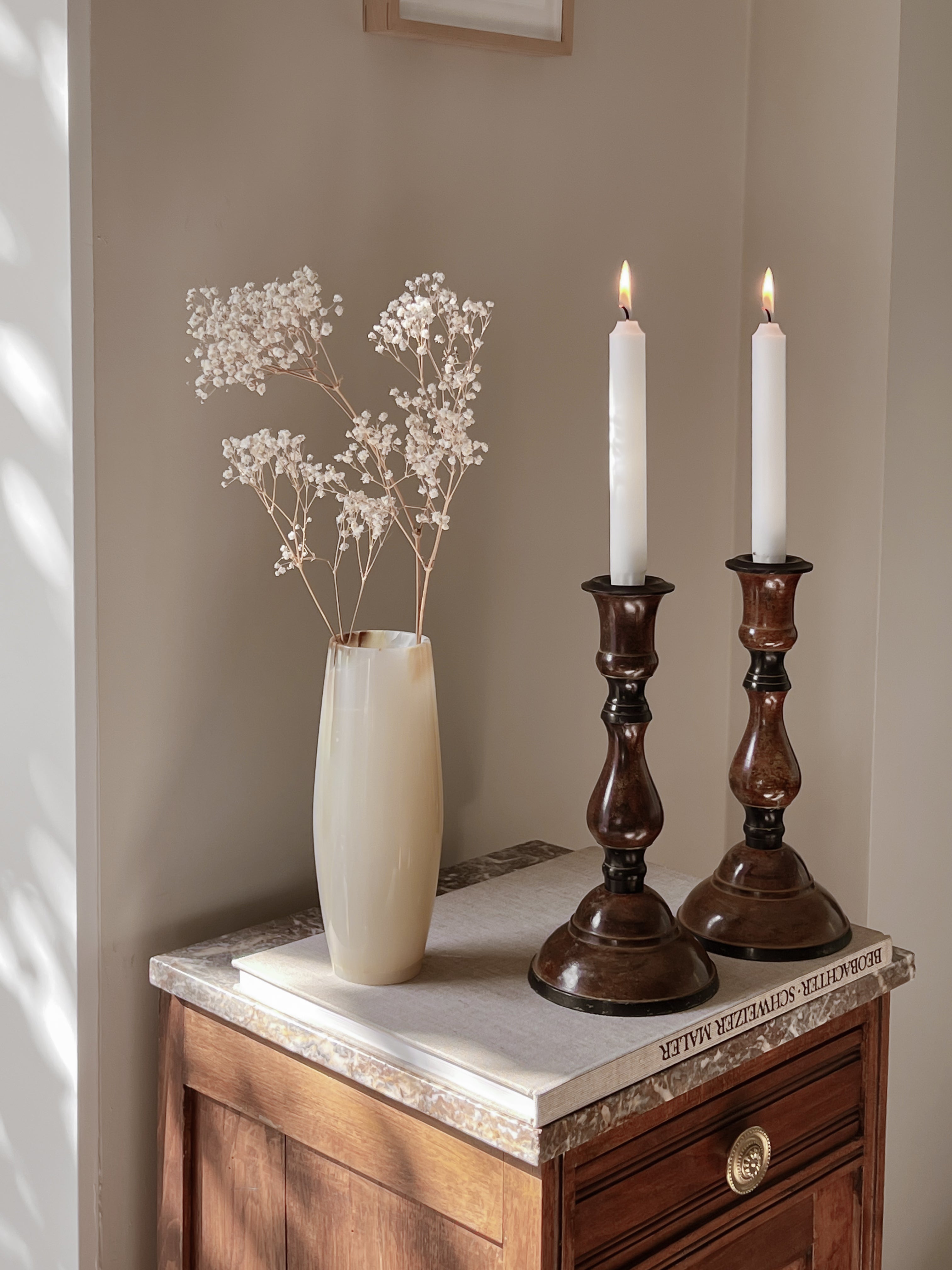 onyx vaas – handgemaakt natuursteen – crème tinten Noii HOME