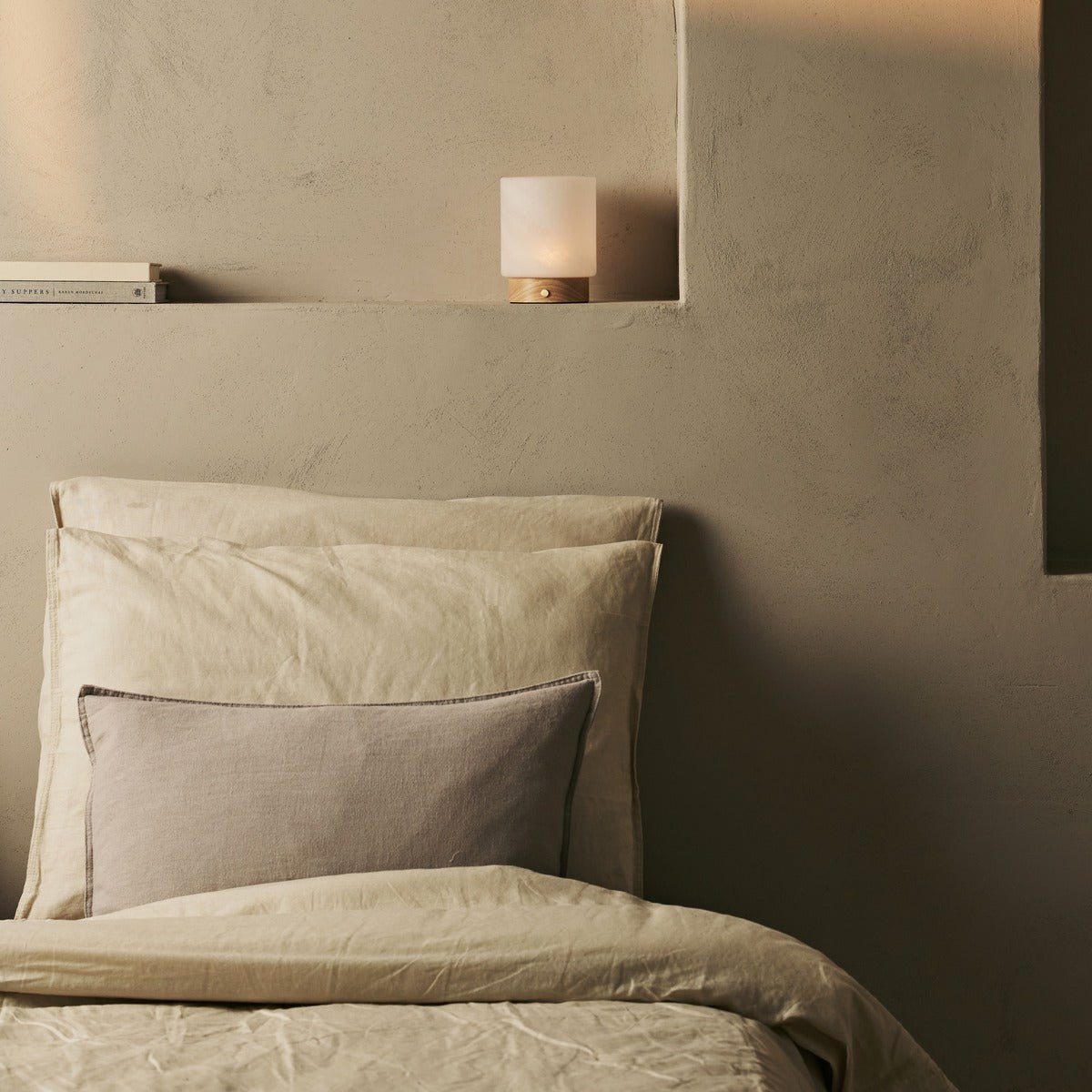 Pien lichtbruine houten tafellamp - oplaadbaar, dimbaar en tot 100 uur batterij Tavellio - Amsterdam