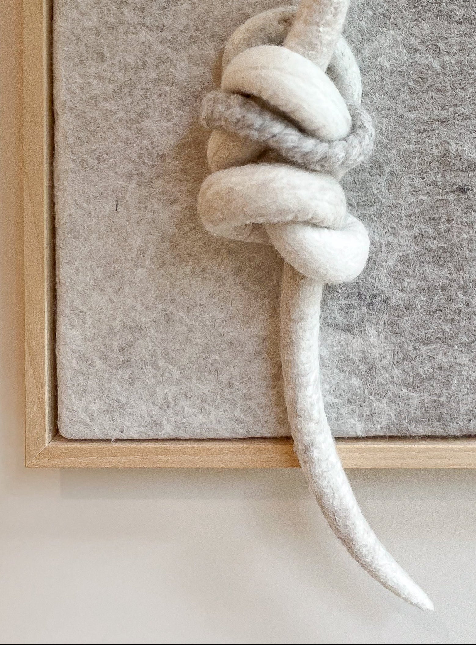 Plexus V-II – vilten wandkunst | Vilt & Vlow | 33 × 33 cm Noii HOME