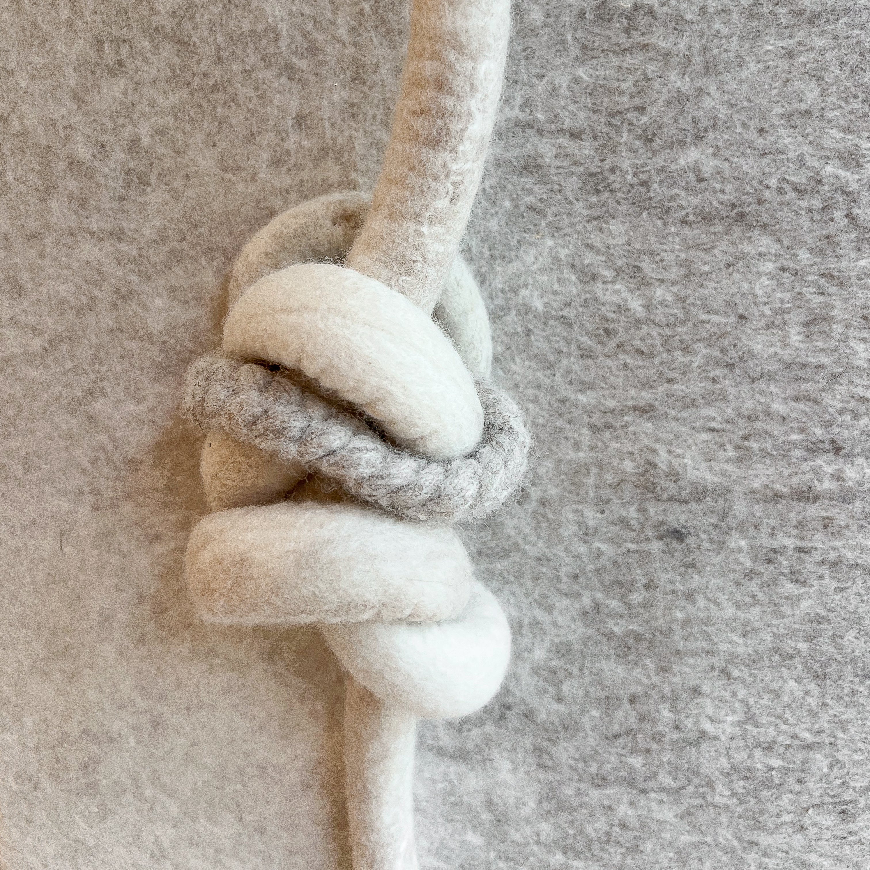Plexus V-II – vilten wandkunst | Vilt & Vlow | 33 × 33 cm Noii HOME