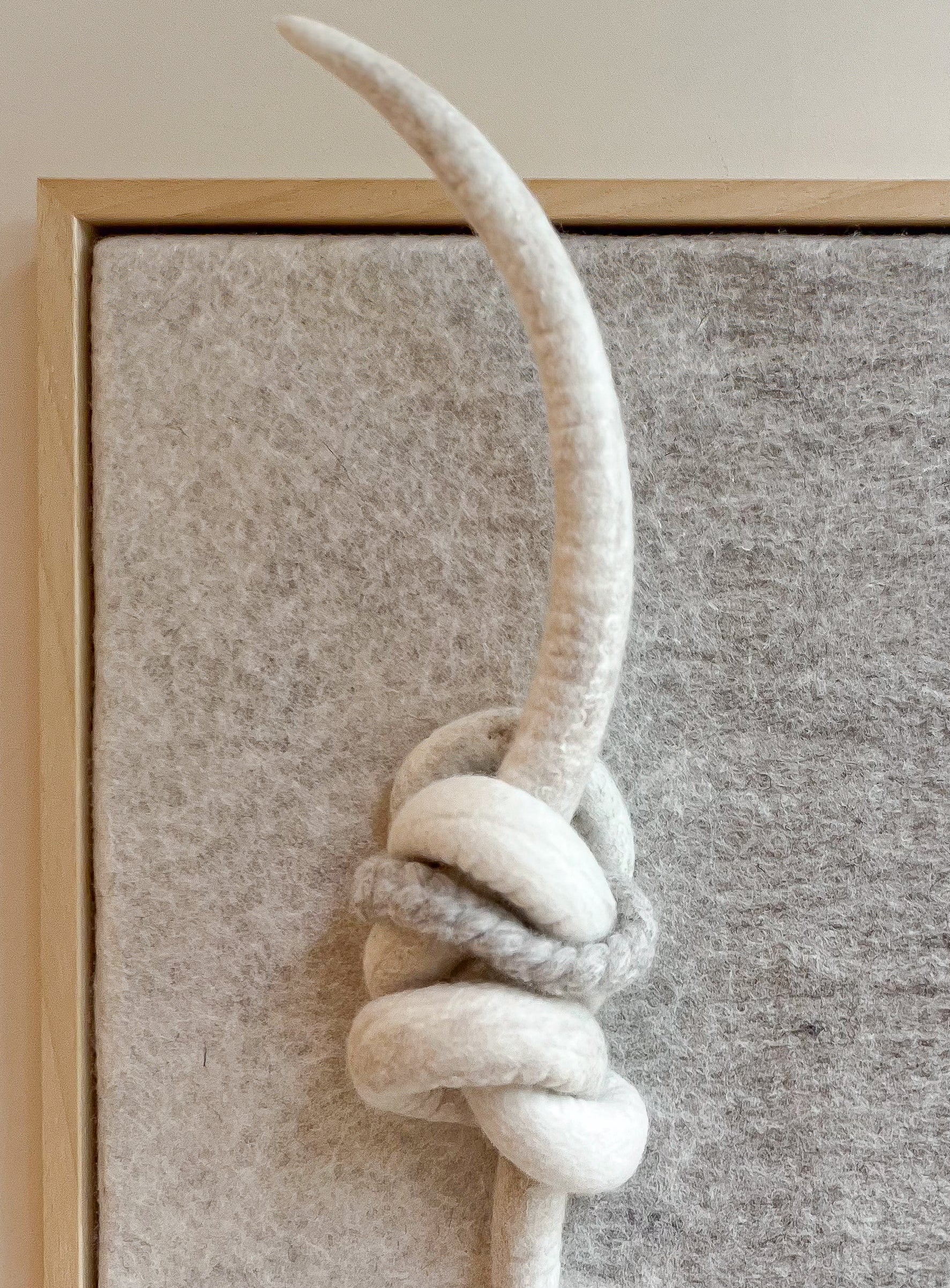 Plexus V-II – vilten wandkunst | Vilt & Vlow | 33 × 33 cm Noii HOME