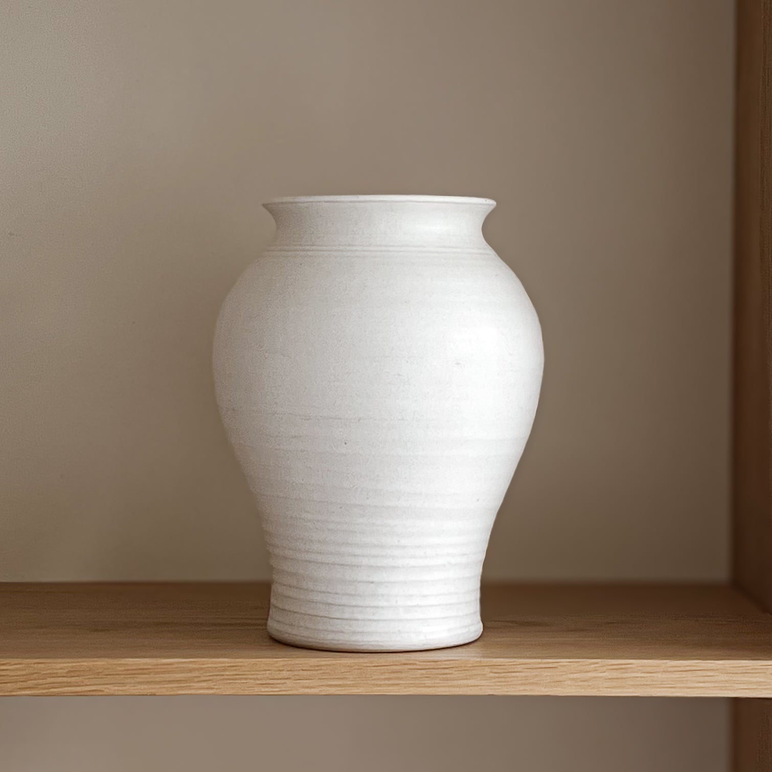 pre-loved handgedraaide vaas – wit aardewerk – studio pottery Noii HOME