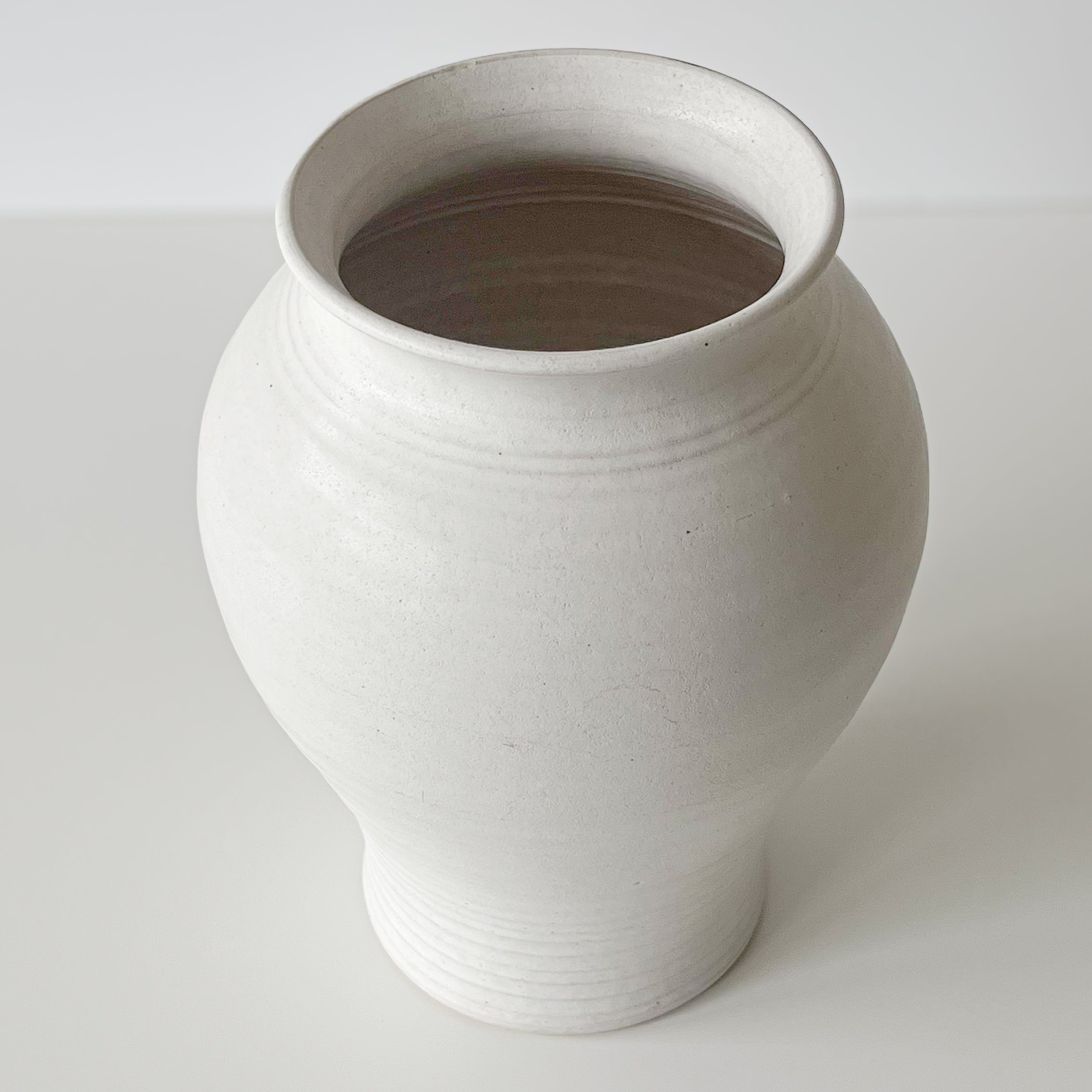 pre-loved handgedraaide vaas – wit aardewerk – studio pottery Noii HOME